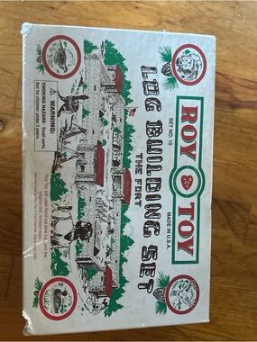 Log Building Set - White with Green & Red Accents